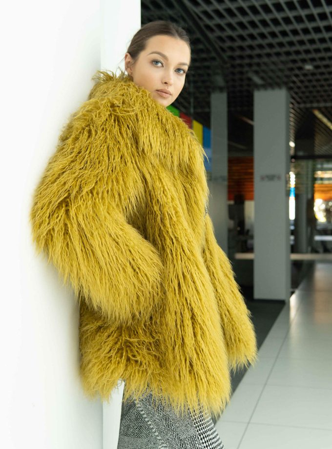 LIKE A DIVA yellow faux fur jacket