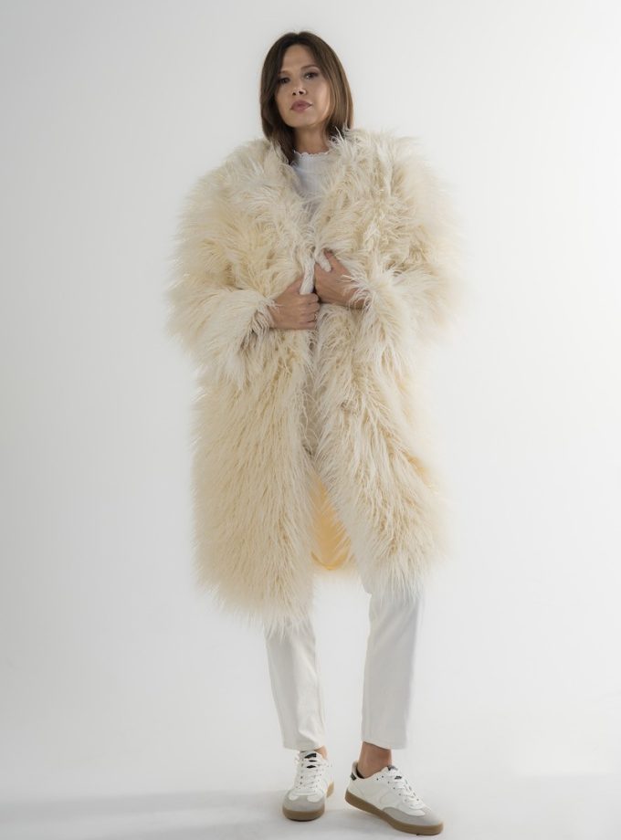 LIKE A DIVA ecru faux fur coat