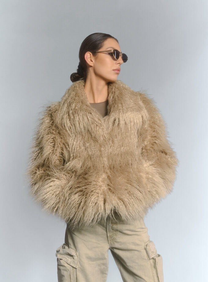 LIKE A DIVA 2.0 beige faux fur jacket